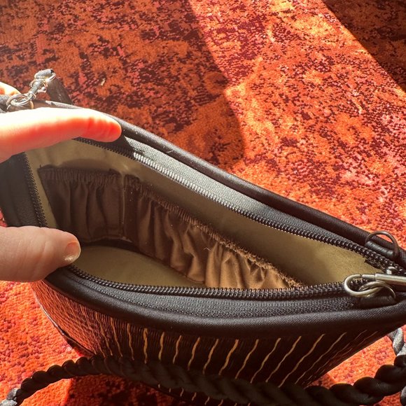 Handmade woven purse Small "Kim Ang" (by Ethical Women-ran Cambodian Org) - Picture 9 of 10